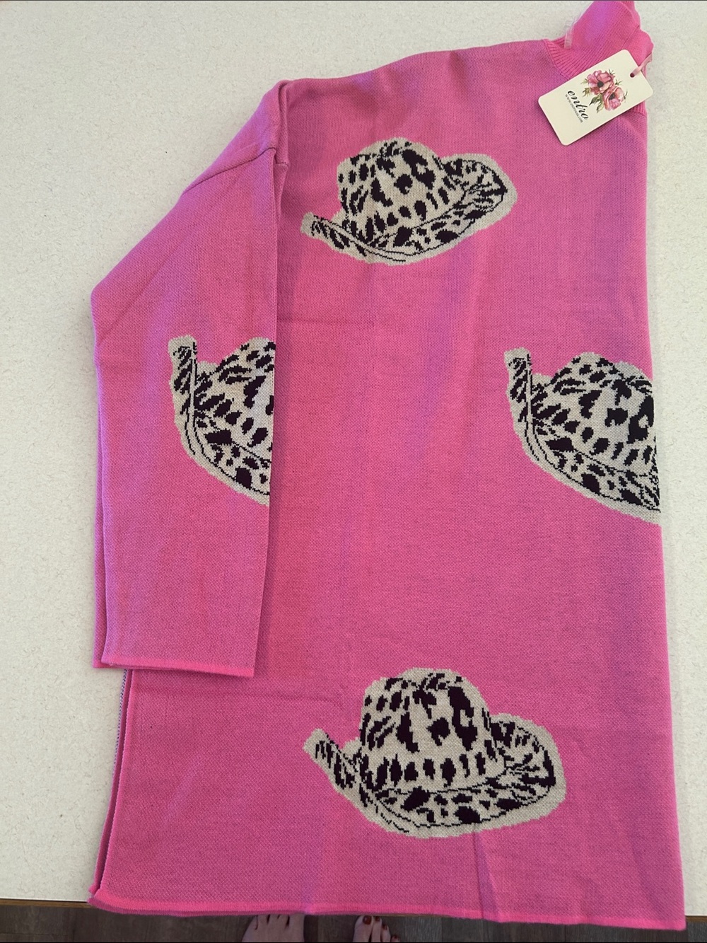entro Women’s Large Sweater Bright Pink Mock Neck Animal Print Cowboy Hats NWT - Picture 14 of 16